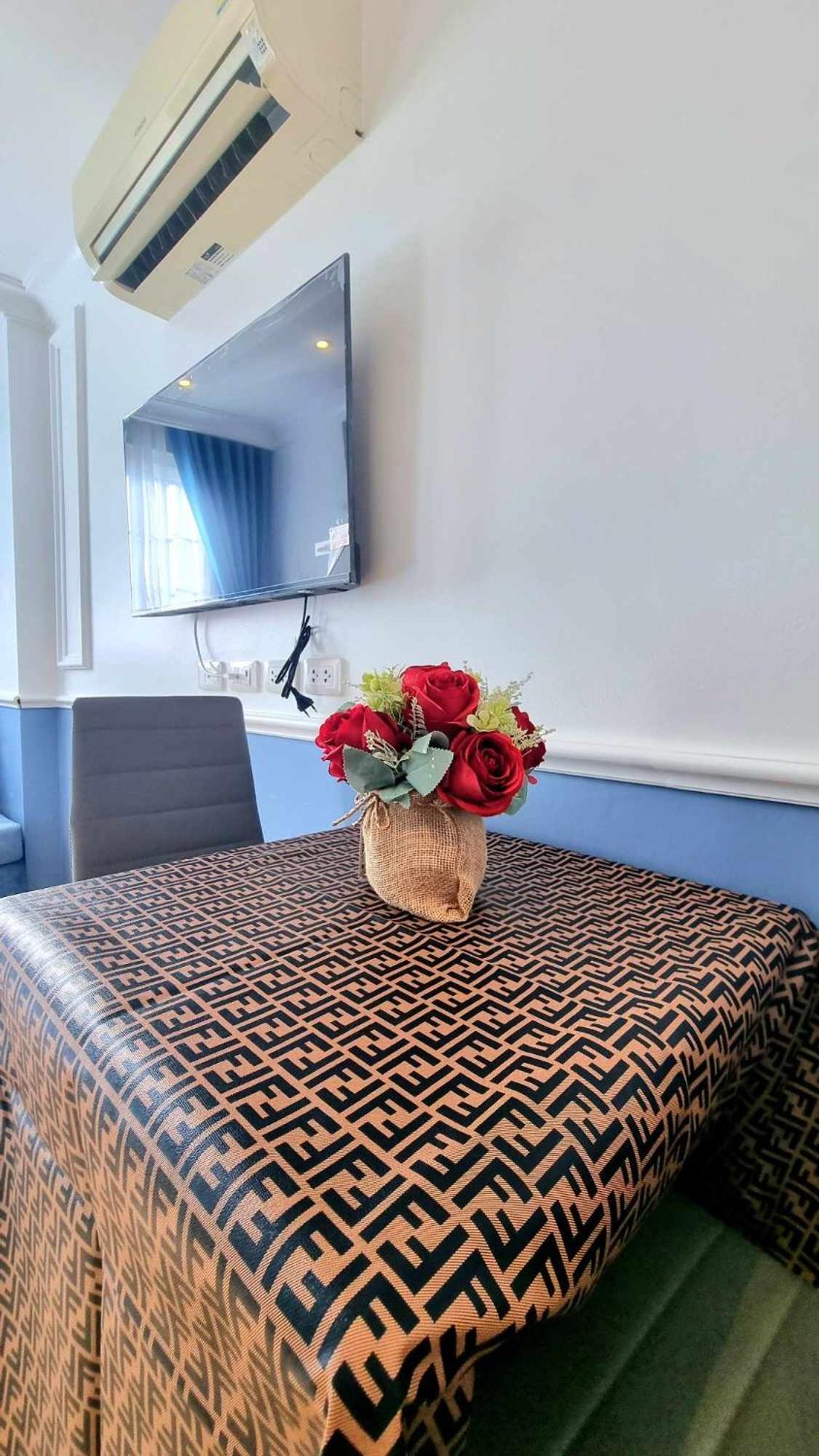Seven Seas Cote D'Azur Resort Jomtien Na Chom Thian Exteriör bild