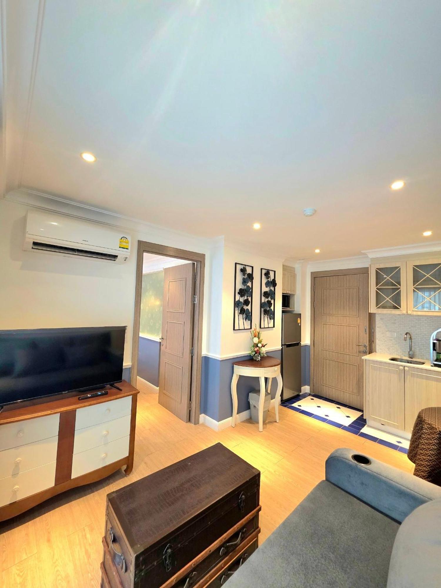 Seven Seas Cote D'Azur Resort Jomtien Na Chom Thian Exteriör bild